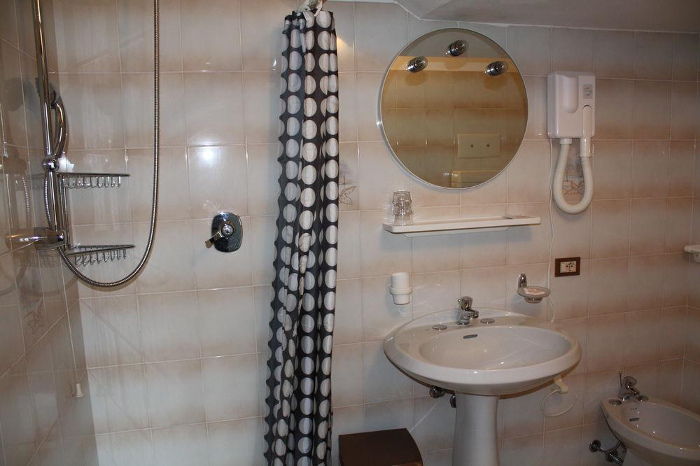 Garni Hotel Tignale Εξωτερικό φωτογραφία